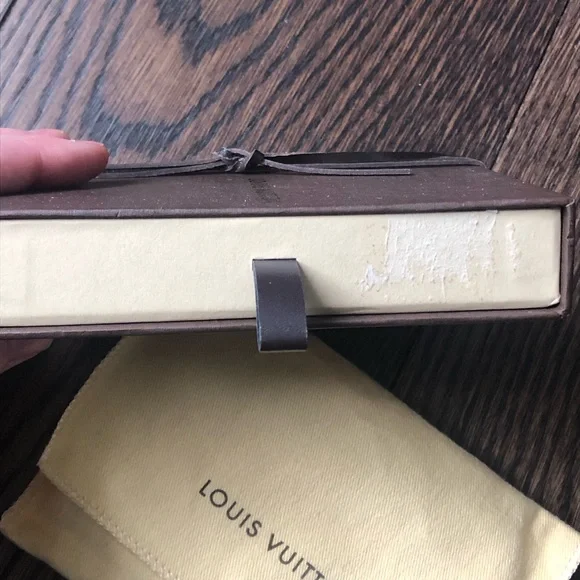 Authentic Louis Vuitton key pouch - Picture 13 of 16
